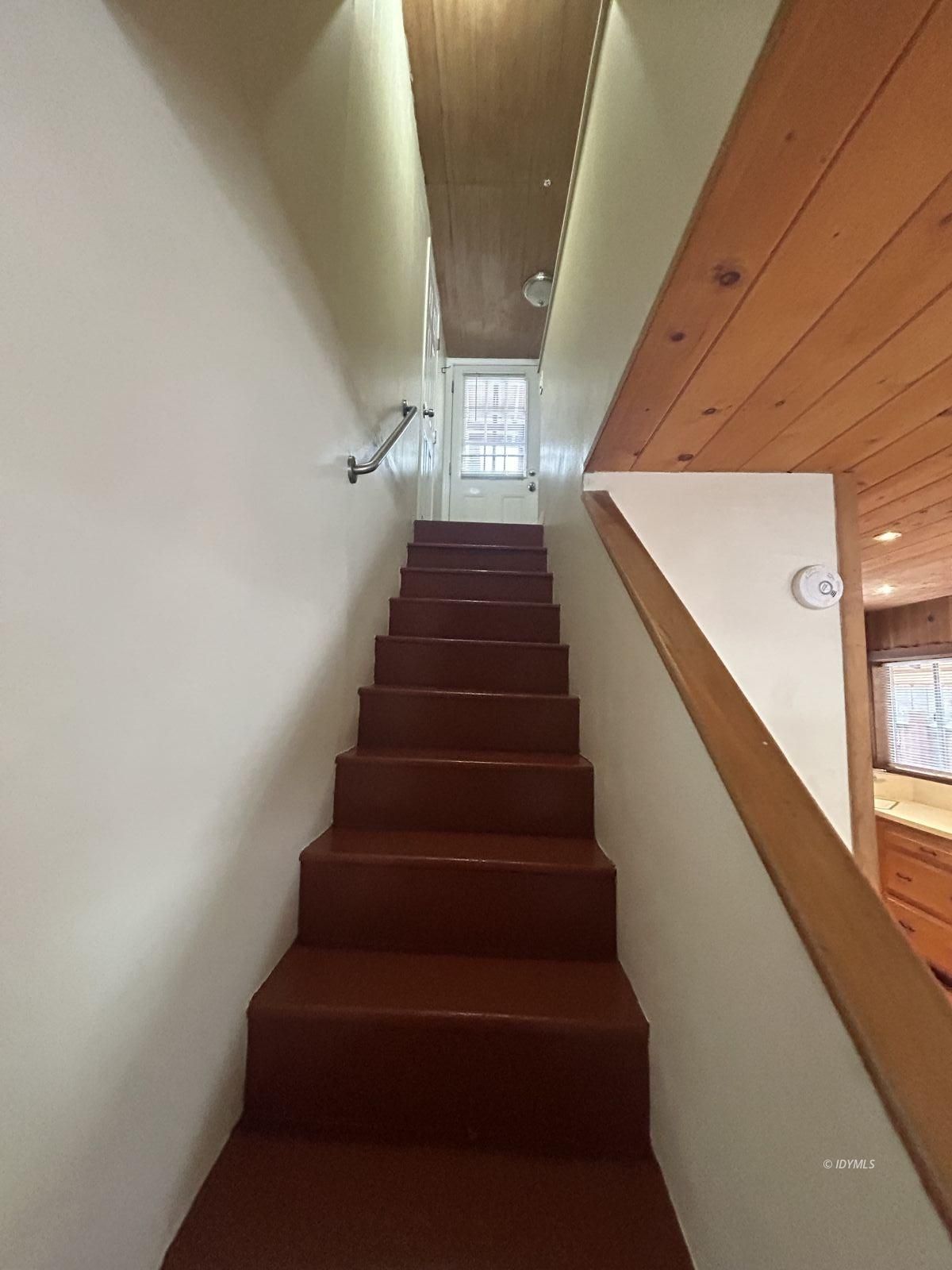 25055 Marion Ridge Drive, Unit 2 Idyllwild, CA 92549 - Photo 10 of 17 a view of entryway