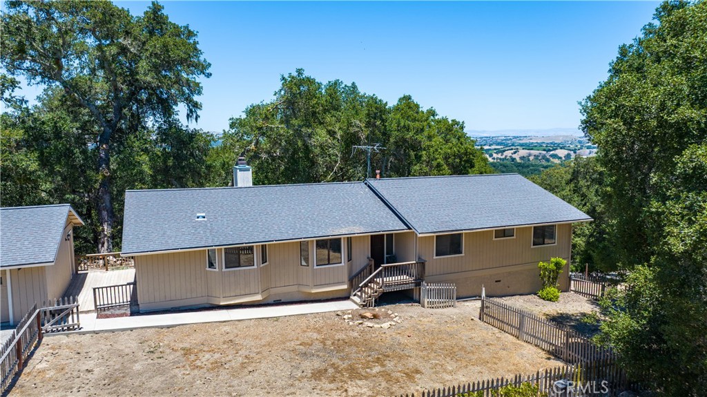 7905 San Gregorio Road Atascadero, CA 93422 - Photo 2 of 40 Fenced front yard.