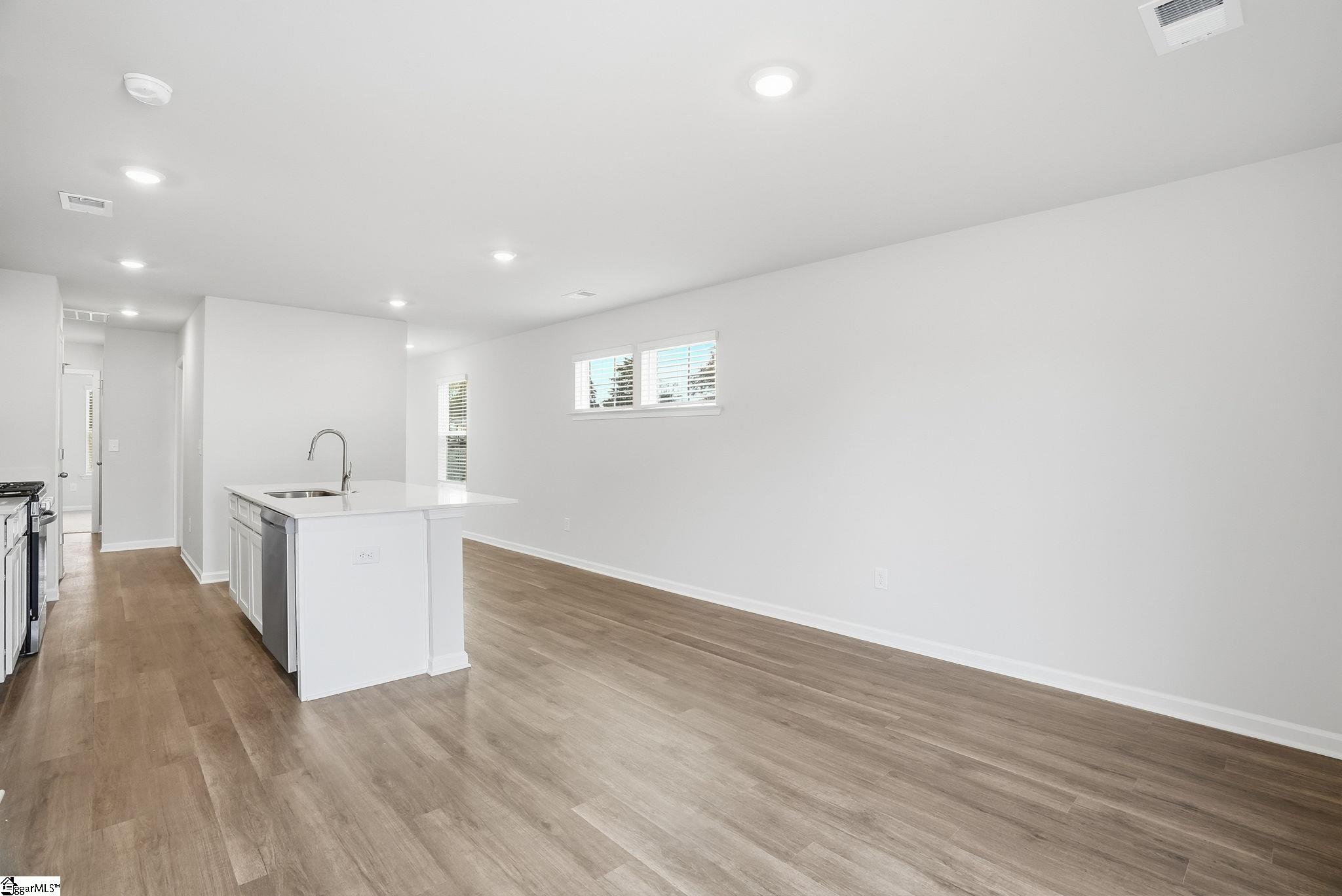 25 New Dunham Bridge Road Greenville, SC 29611 - Photo 6 of 23 Gallery Image 6