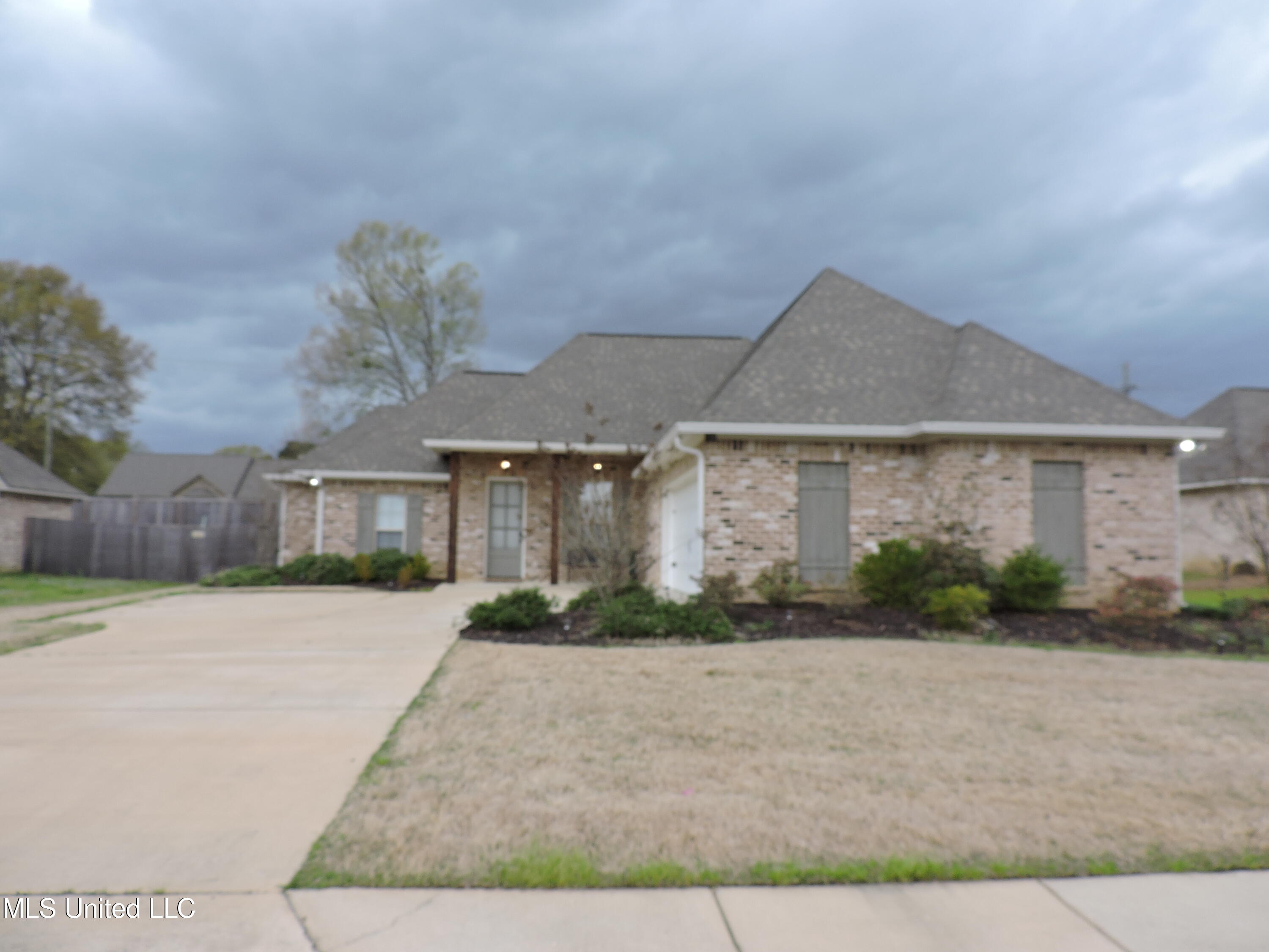 158 Western Ridge Circle Canton, MS 39046 - Photo 2 of 41 DSCN4597