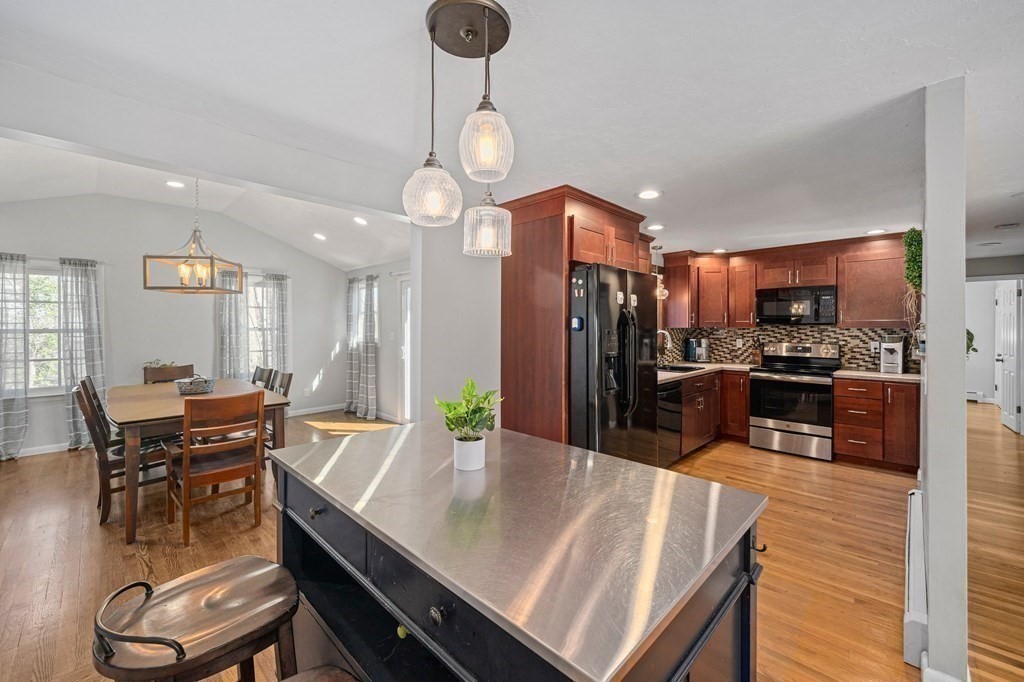 6 Janet Road Randolph, MA 02368 - Photo 10 of 40 Gallery Image 10