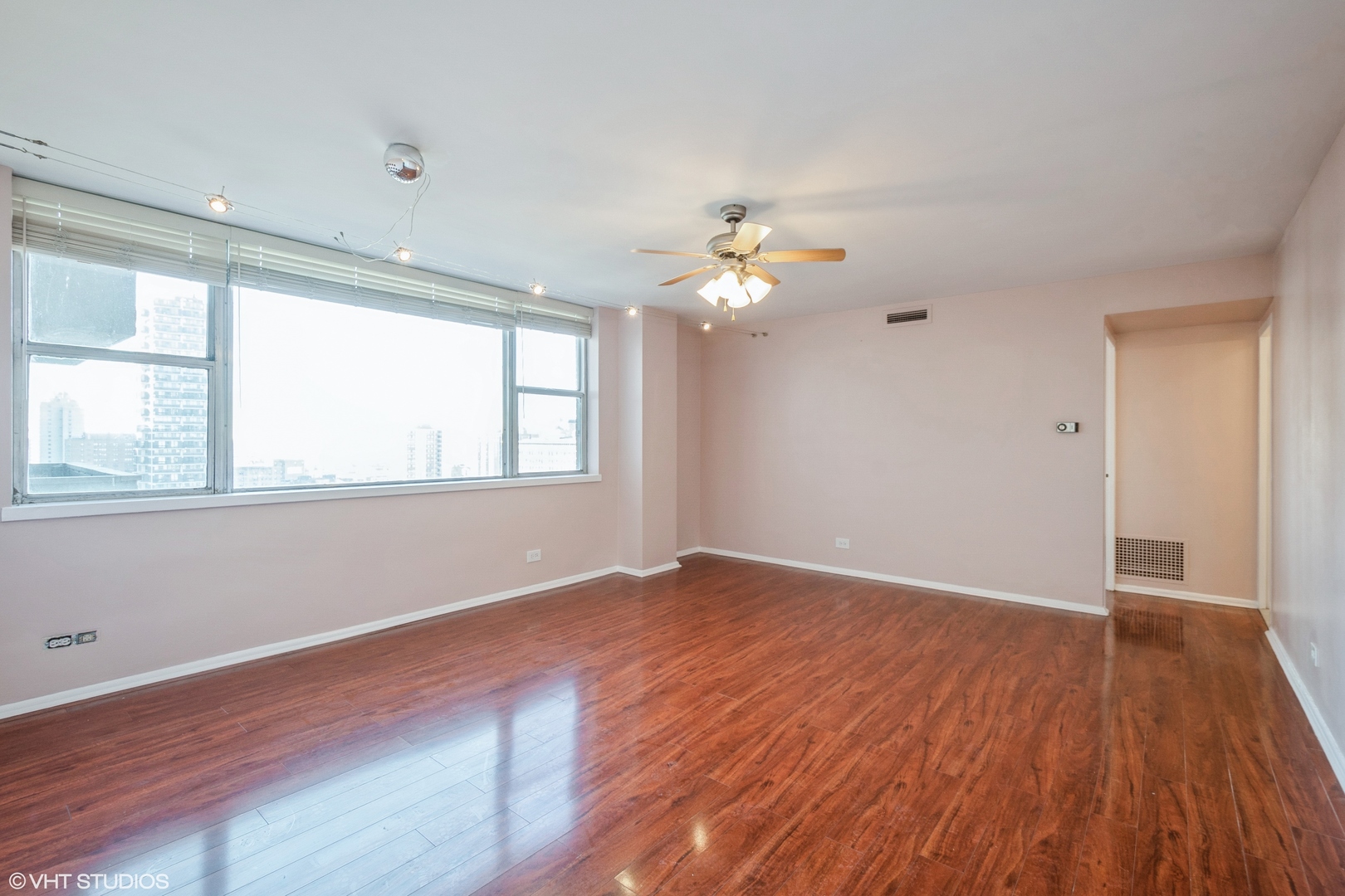 6301 North Sheridan Road, Unit 14A Chicago, IL 60660 - Photo 3 of 13