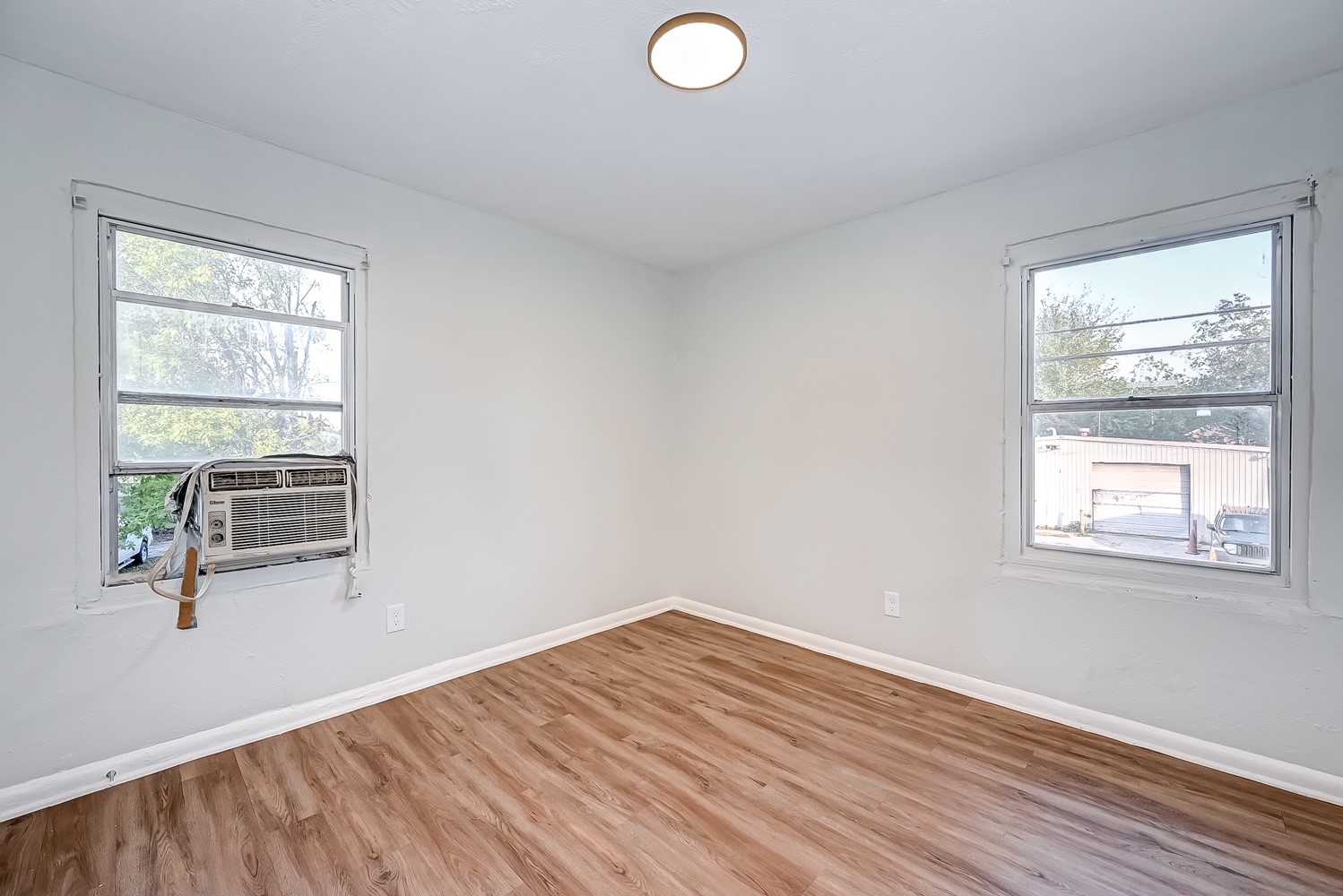 6420 Conley Street, Unit 4 Houston, TX 77021 - Photo 21 of 27 a view of empty room with wooden floor and fan