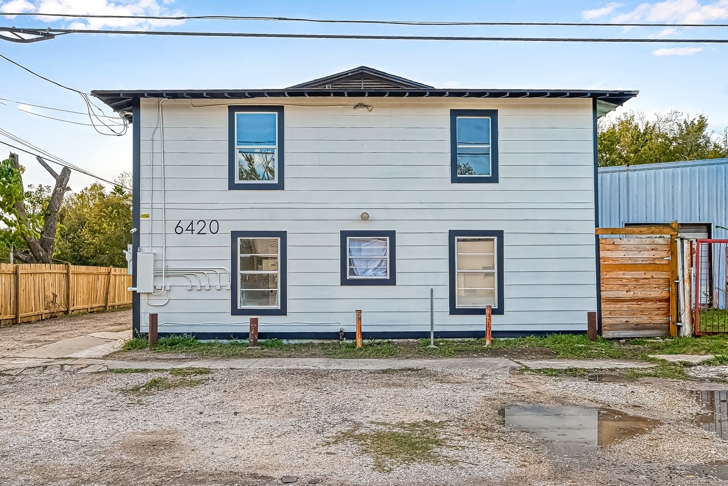 6420 Conley Street, Unit 4 Houston, TX 77021 - Photo 4 of 27 a front view of a house with a yard and garage