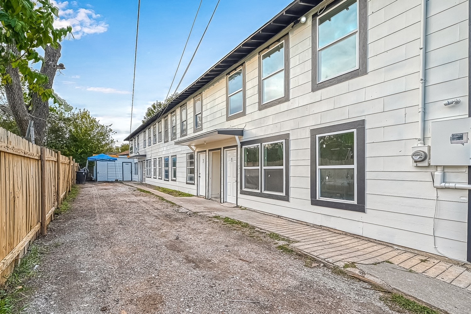 6420 Conley Street, Unit 4 Houston, TX 77021 - Photo 7 of 27 a porch with seating space