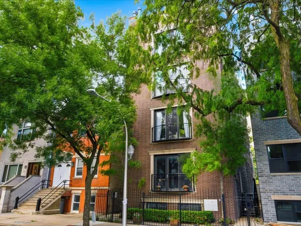 $825,000 | 839 South Miller Street, Unit 1, Chicago, IL 60607
