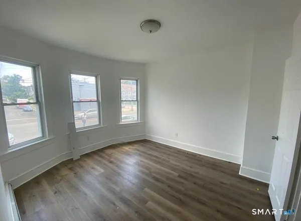 $1,900 | 220 Maplewood Avenue, Unit 1, Bridgeport, CT 06605