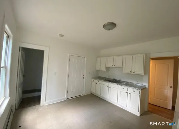 $1,900 | 220 Maplewood Avenue, Unit 1, Bridgeport, CT 06605