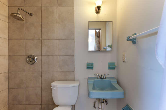 830 Valley Forge Road West Palm Beach, FL 33405 - Photo 20 of 23 guest duite en suite bathroom