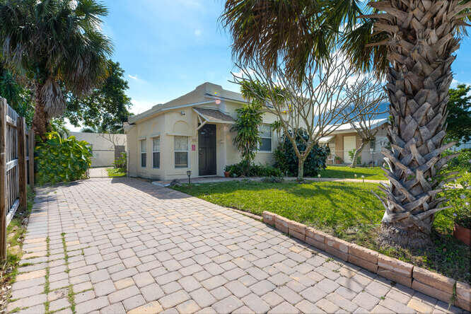 830 Valley Forge Road West Palm Beach, FL 33405 - Photo 2 of 23 driveway