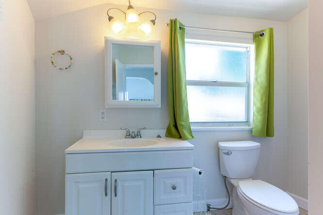 830 Valley Forge Road West Palm Beach, FL 33405 - Photo 6 of 23 guest bathroom