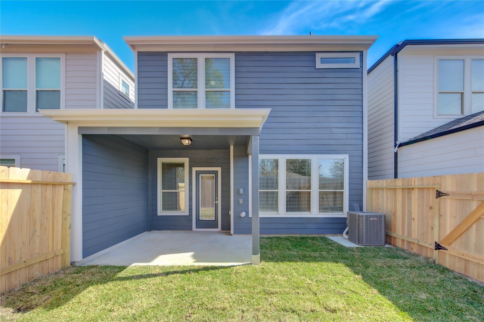 1709 Summerlyn Houston, TX 77080 - Photo 3 of 46