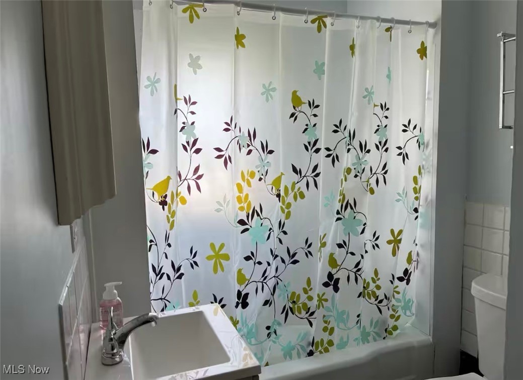 6419 South Ridge Road West Geneva, OH 44041 - Photo 10 of 18 Full bath with shower / tub combo with curtain and vanity