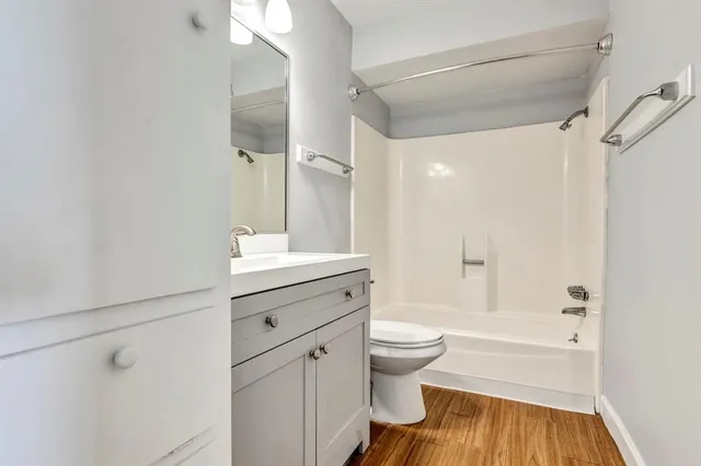 $1,250 | 1000 West 26th Street, Unit 220, Austin, TX 78705