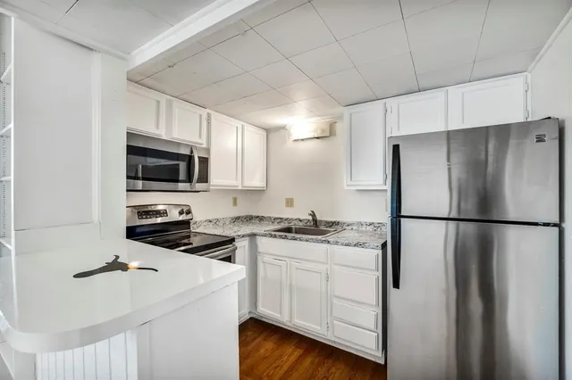 $1,250 | 1000 West 26th Street, Unit 220, Austin, TX 78705