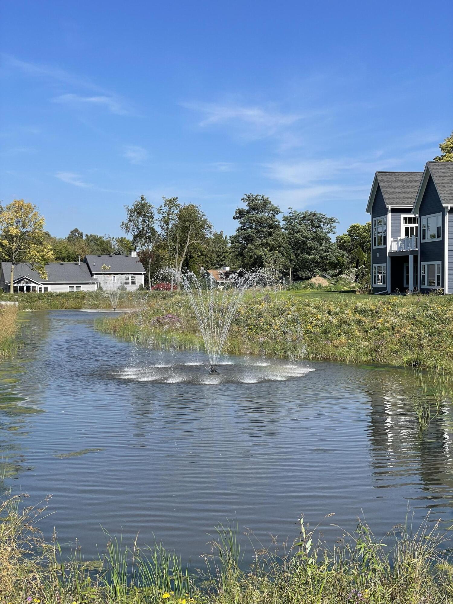 369 Evergreen Lane Pewaukee, WI 53072 - Photo 6 of 11 Community Fountain