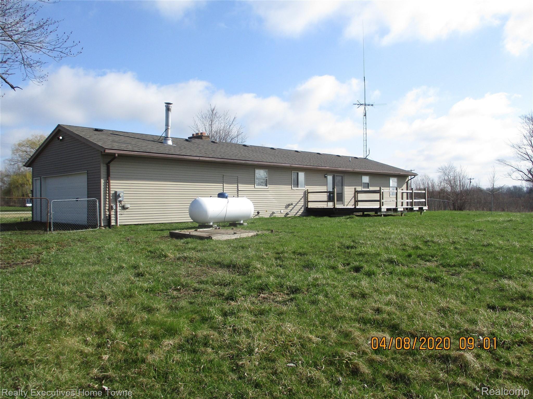 8525 Bryce Road Avoca, MI 48006 - Photo 3 of 26 IMG_9595.JPG