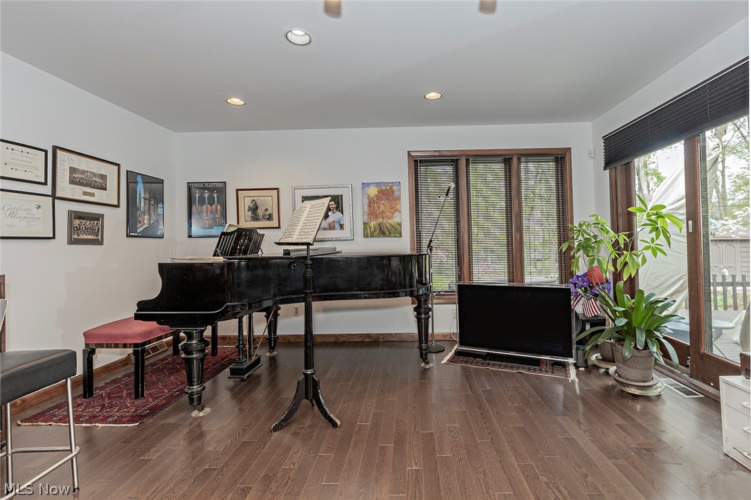 1510 Crest Road Cleveland Heights, OH 44121 - Photo 18 of 35