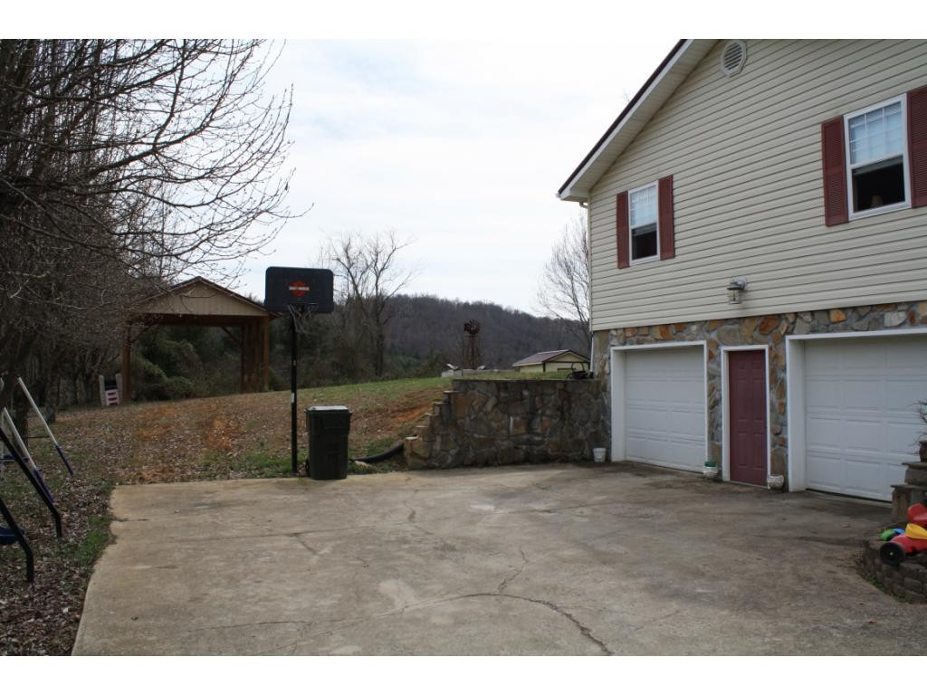 285 Falcon Circle Afton, TN 37616 - Photo 3 of 22 Photo 3