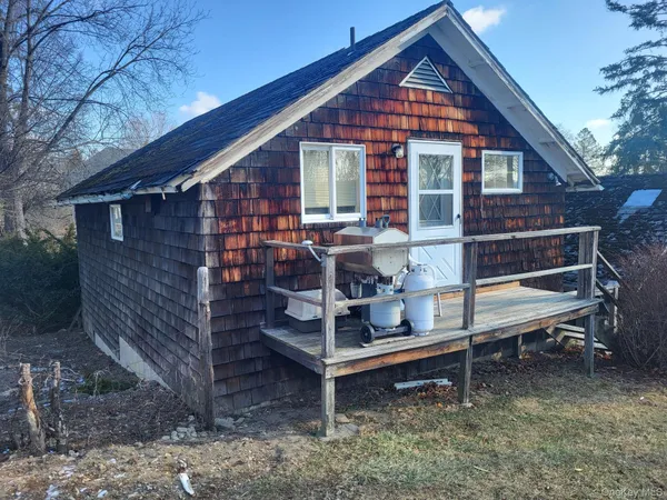 $425,000 | 7 Hambletonian Avenue, Chester, NY 10918
