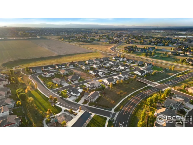 a black and white photo of a tennis court