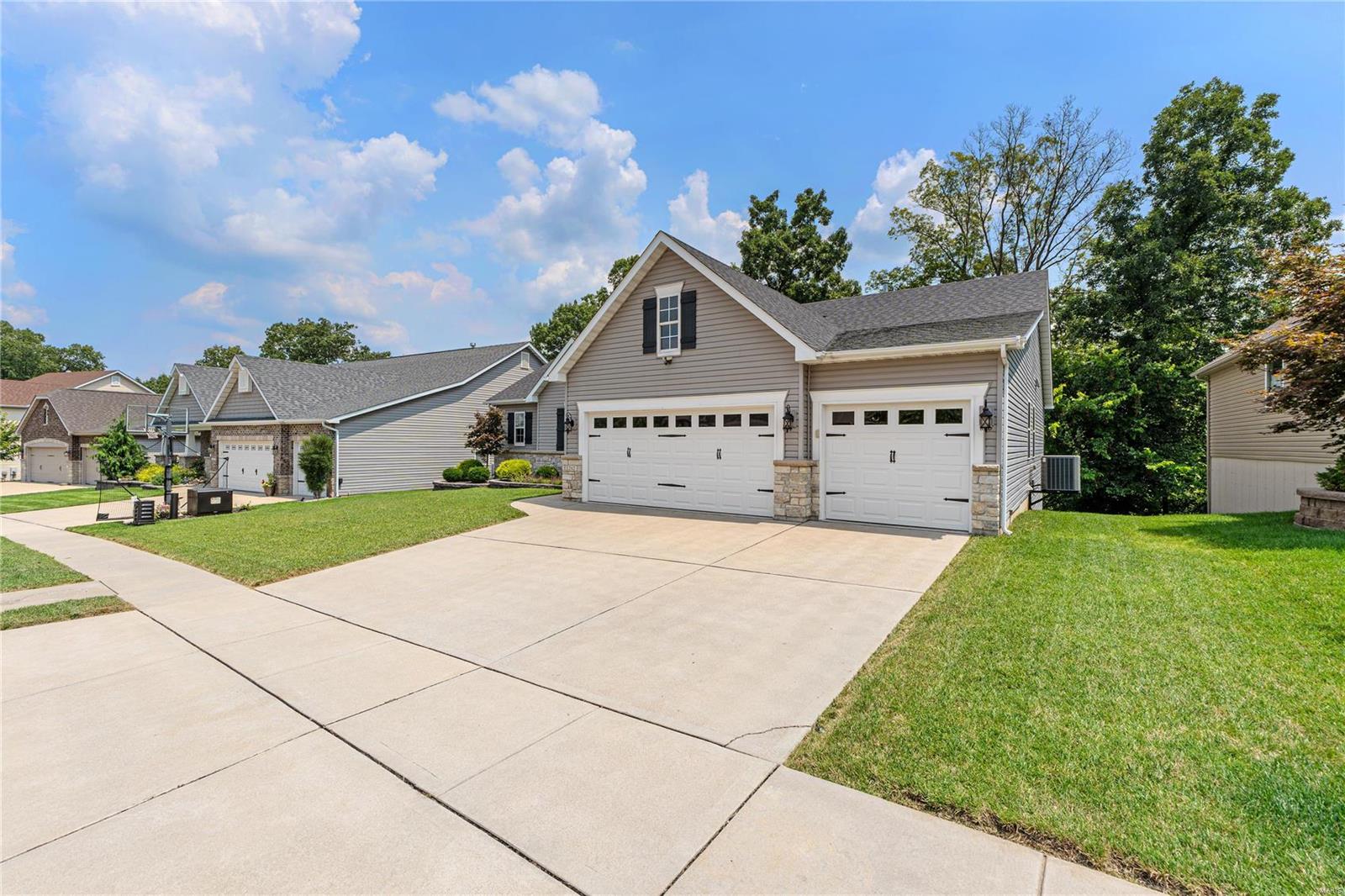 1282 Spring Lilly Drive High Ridge, MO 63049 - Photo 3 of 73