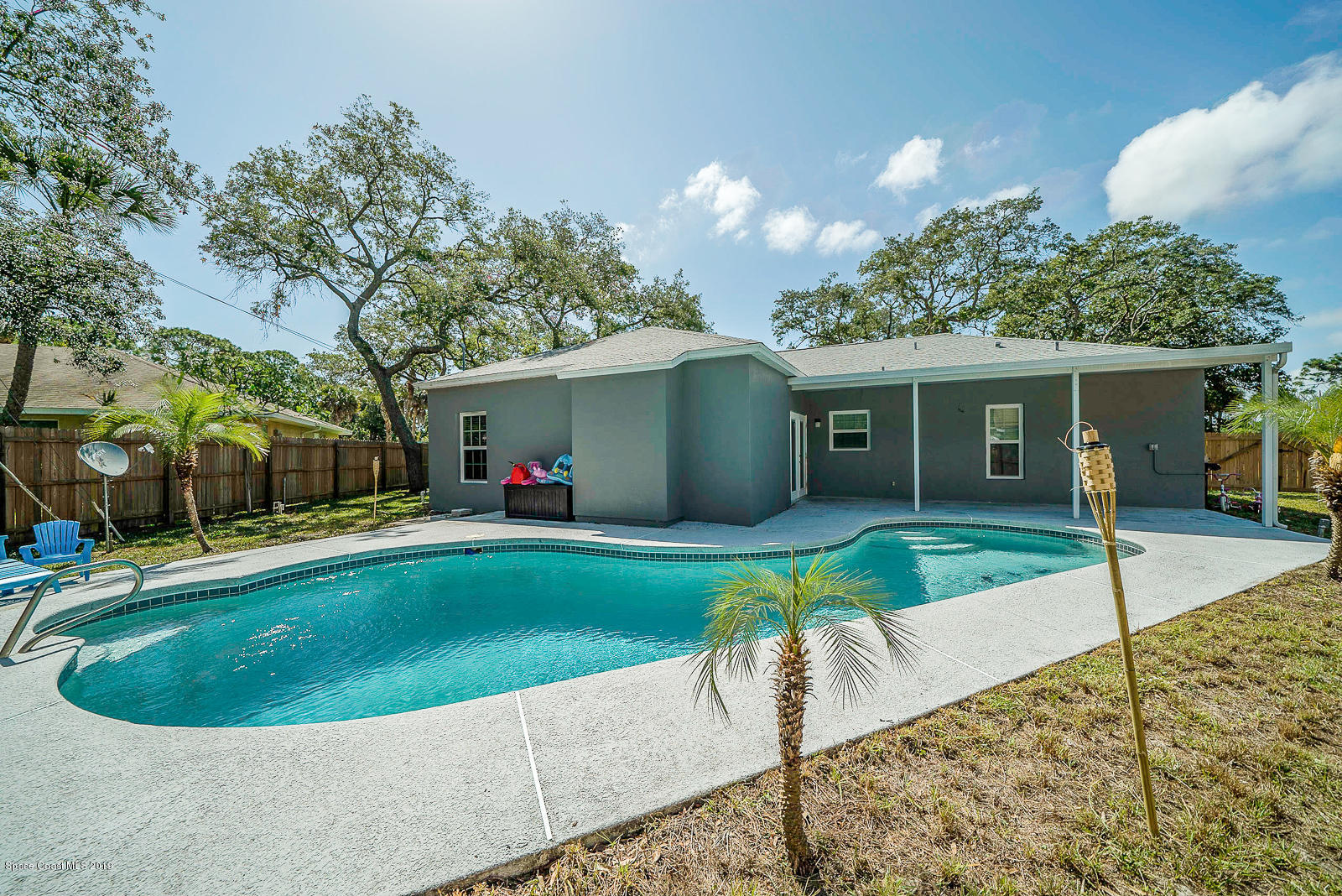 155 Bluff Terrace Melbourne, FL 32901 - Photo 18 of 20 a view of a house and a yard with swimming pool