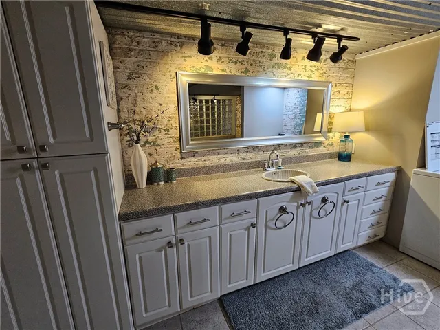 $899,000 | 212 West Lower Factors Walk, Savannah, GA 31401