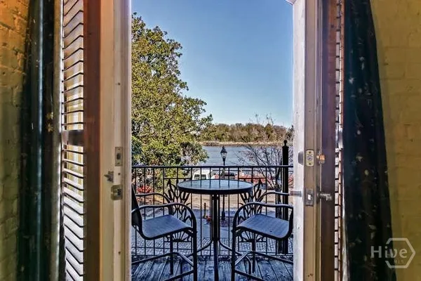$899,000 | 212 West Lower Factors Walk, Savannah, GA 31401