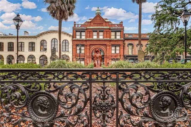 $899,000 | 212 West Lower Factors Walk, Savannah, GA 31401