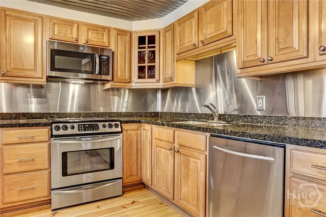 $899,000 | 212 West Lower Factors Walk, Savannah, GA 31401