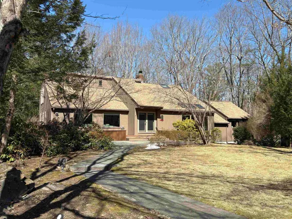 $1,100,000 | 4 Windsor Boulevard, Londonderry, NH 03053