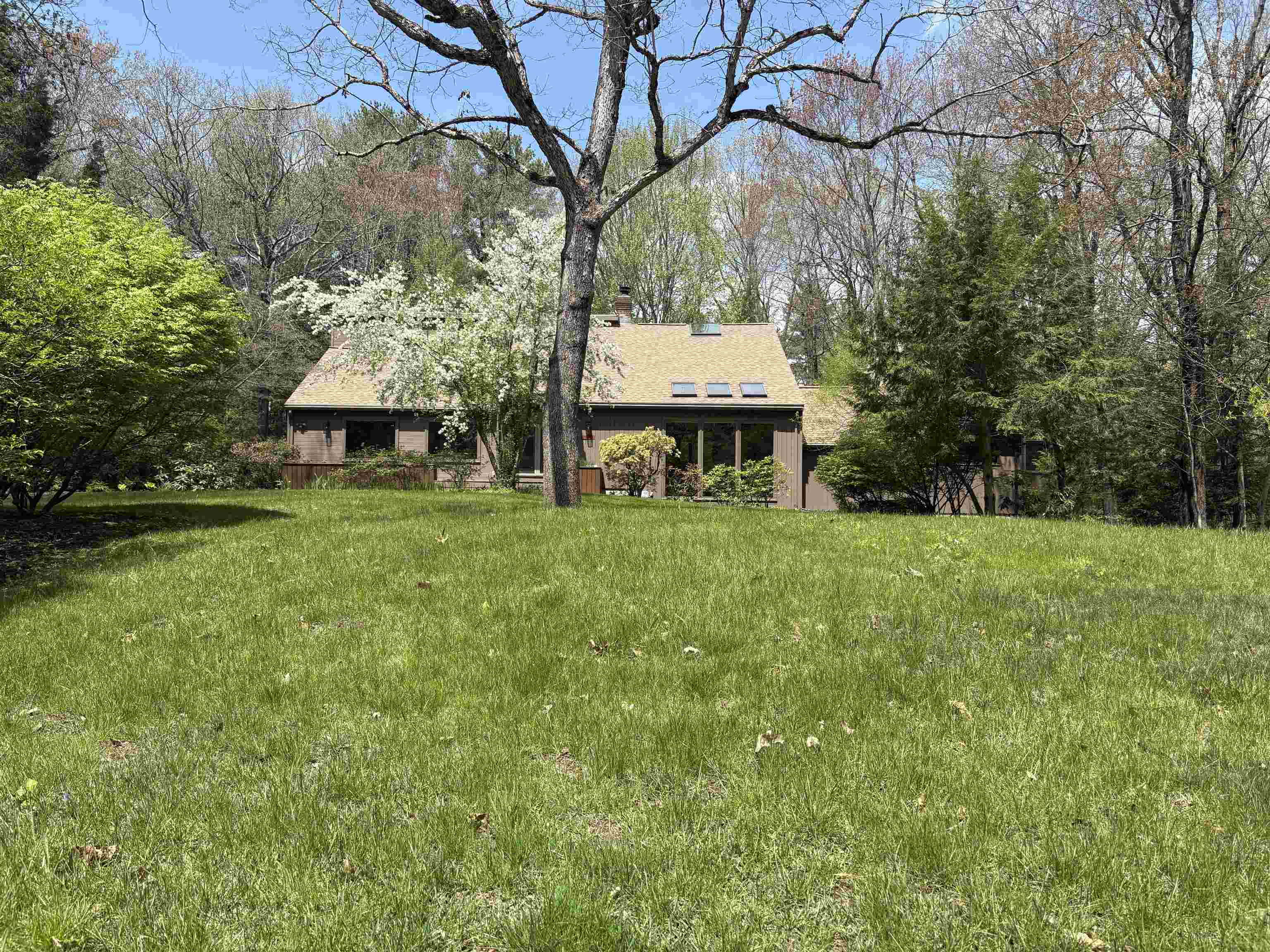 4 Windsor Boulevard Londonderry, NH 03053 - Photo 2 of 48