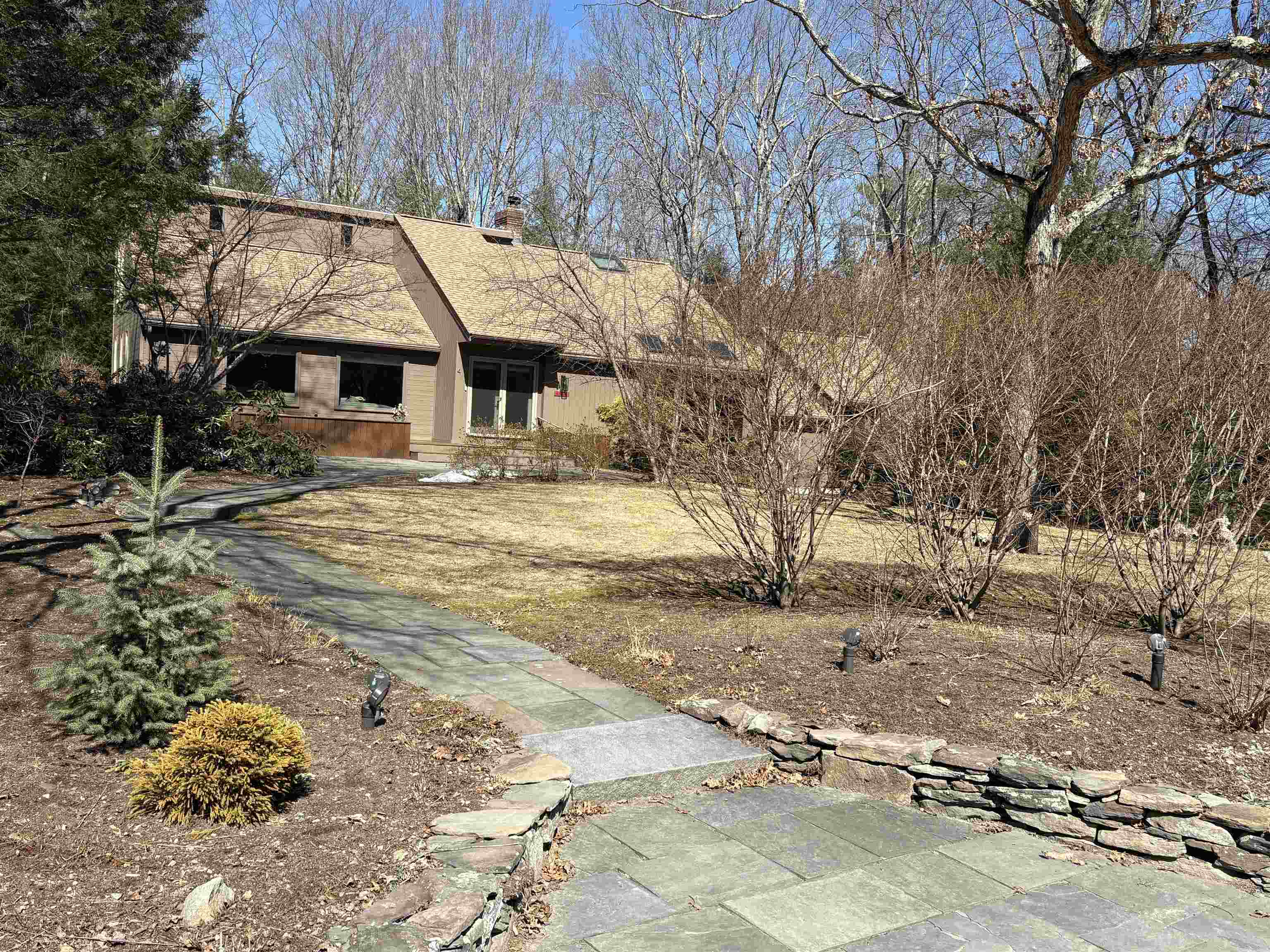 4 Windsor Boulevard Londonderry, NH 03053 - Photo 8 of 48