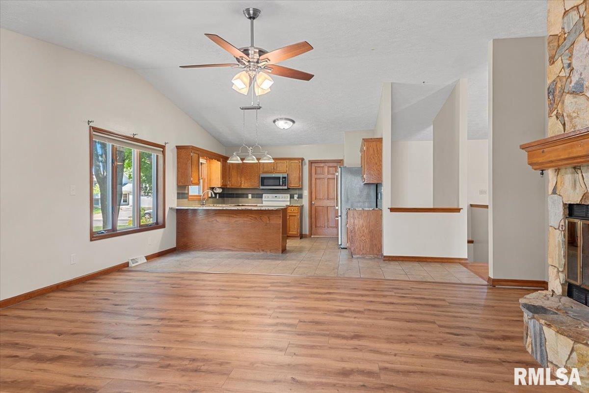 124 Roanoke Drive Rochester, IL 62563 - Photo 12 of 52