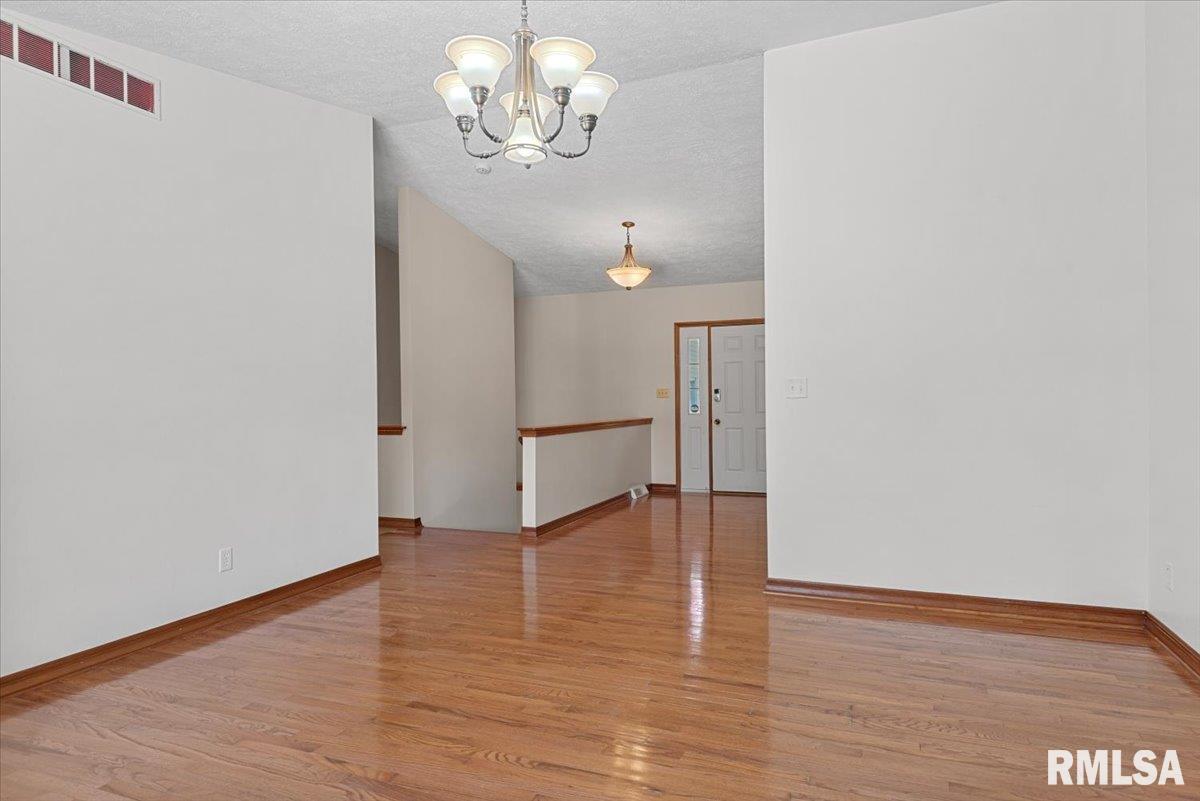 124 Roanoke Drive Rochester, IL 62563 - Photo 7 of 52
