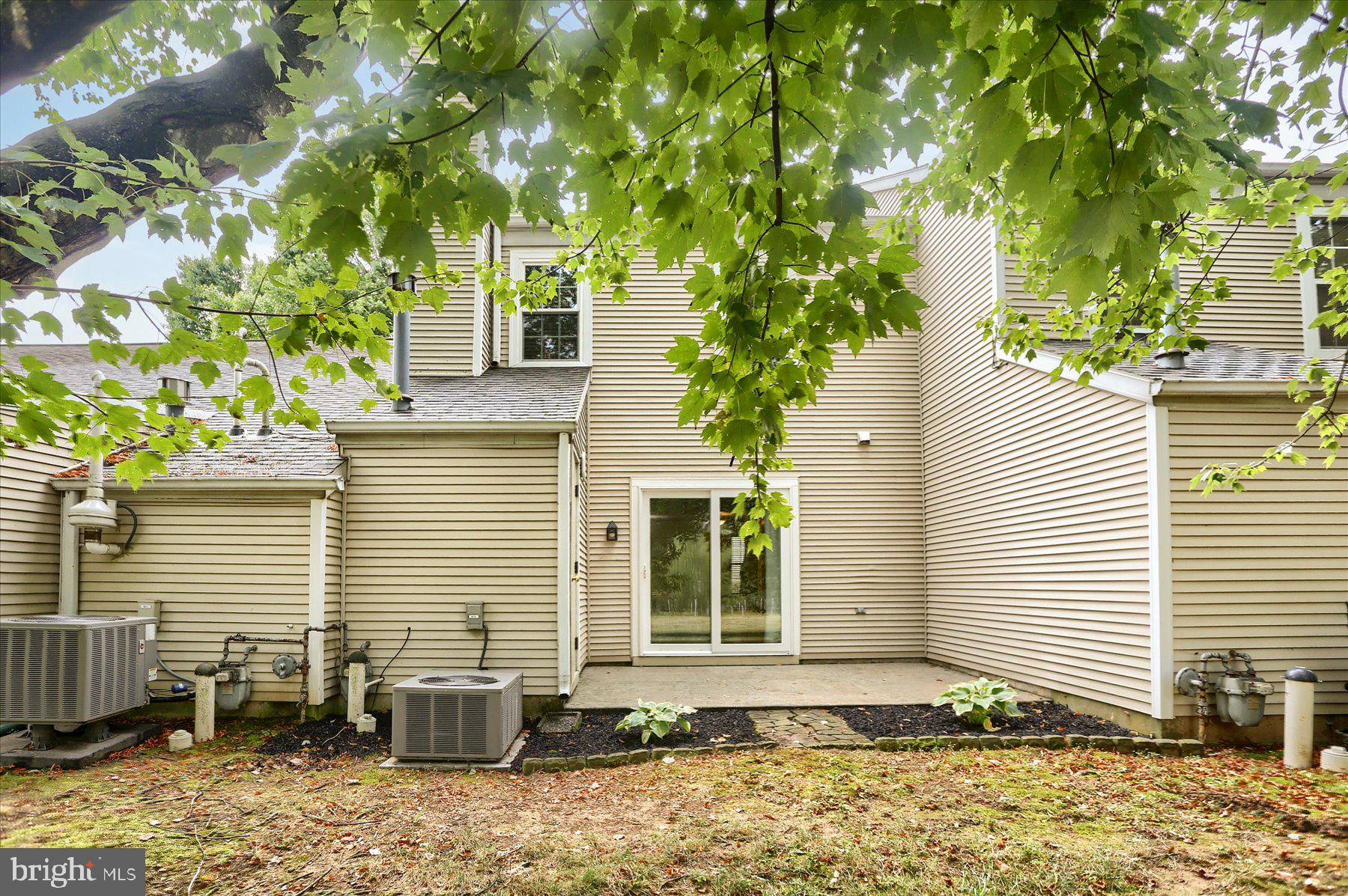 802 Cambridge Court Palmyra, PA 17078 - Photo 25 of 32 a front view of a house