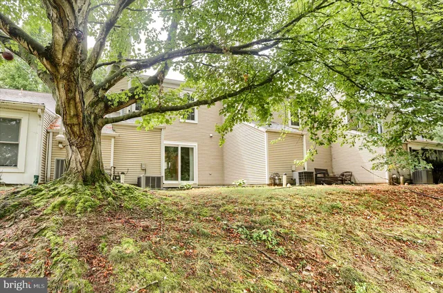 a house view with a outdoor space