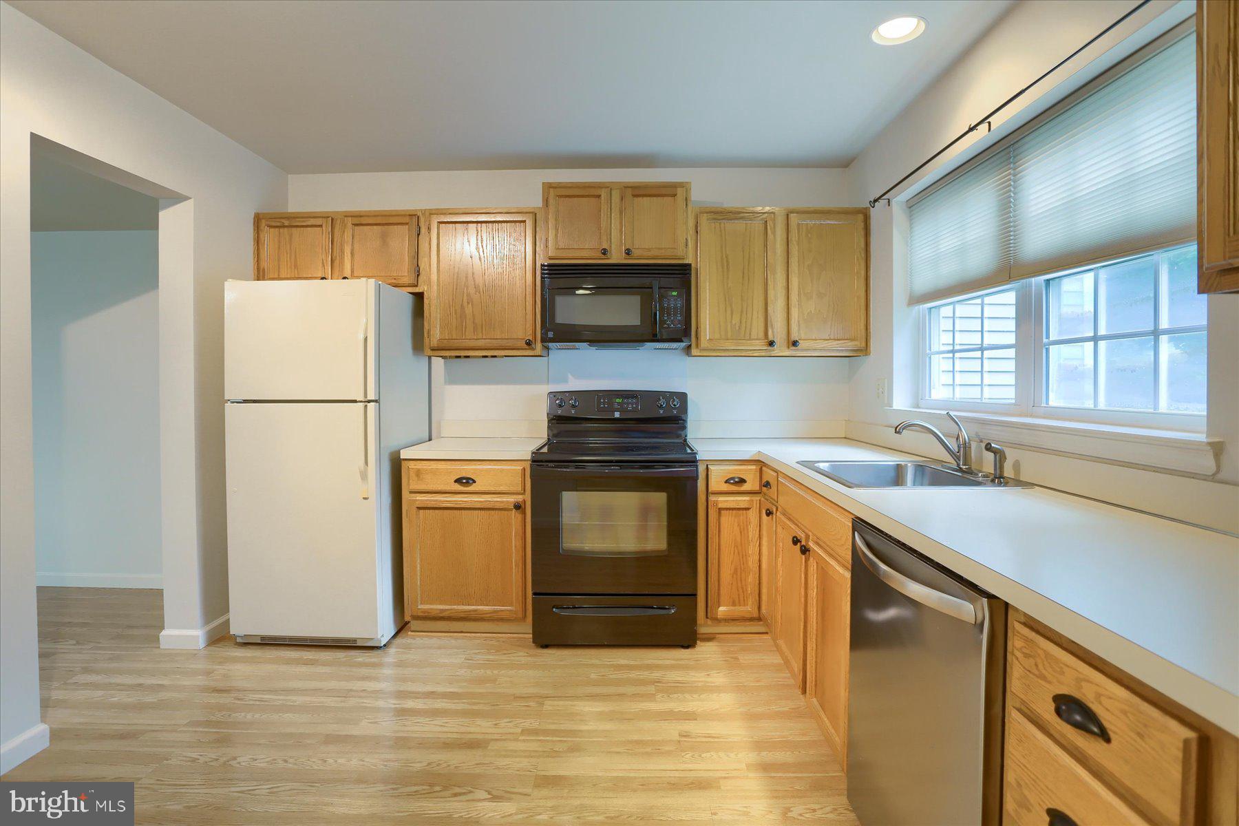 802 Cambridge Court Palmyra, PA 17078 - Photo 7 of 32 a kitchen with a refrigerator a stove top oven and cabinets