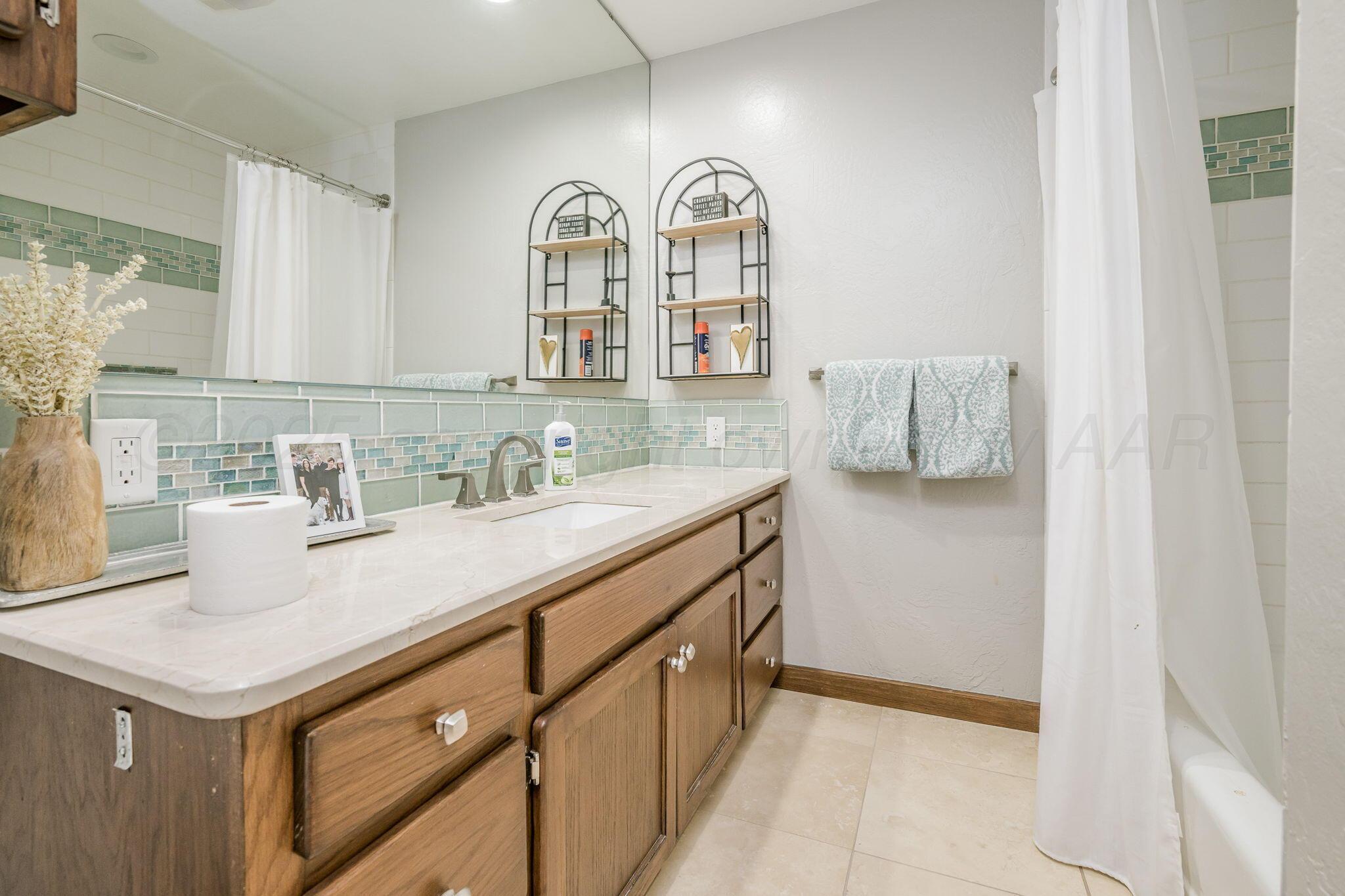 170 Dolphin Terrace Amarillo, TX 79118 - Photo 37 of 56 3rd Bathroom