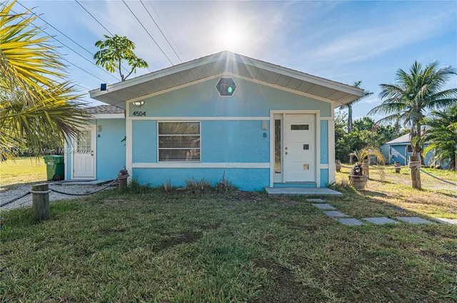 $1,025 | 4504 Oakley Street, Unit B, Port Charlotte, FL 33980