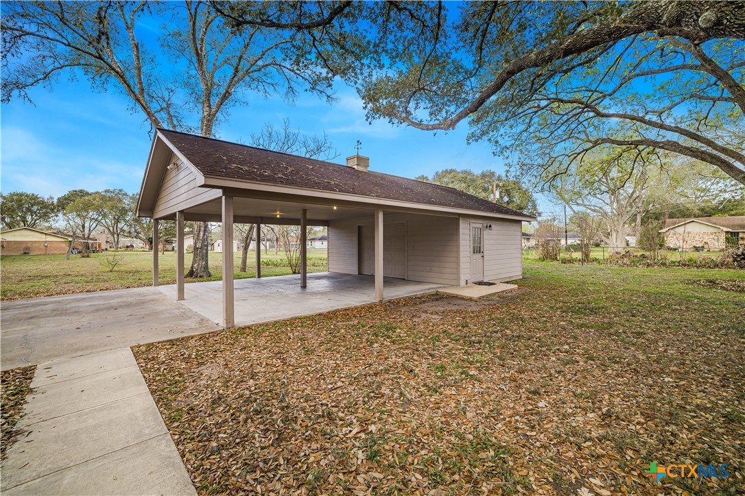 406 Blyth Road Victoria, TX 77904 - Photo 8 of 32