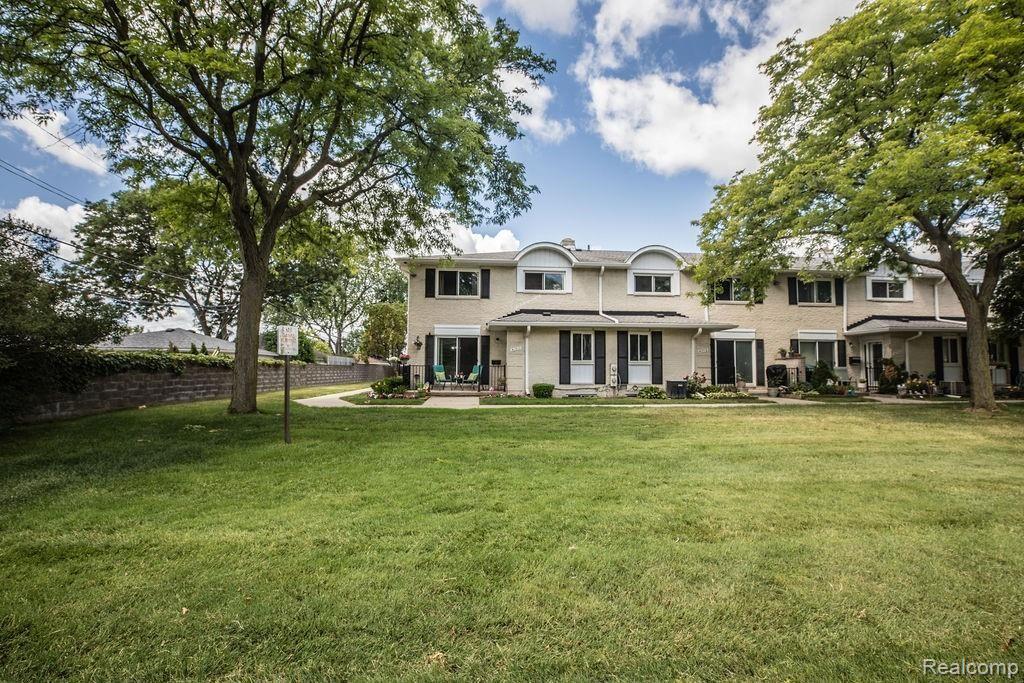 41711 Utica Road Sterling Heights, MI 48313 - Photo 6 of 65 7E8A1431.jpg