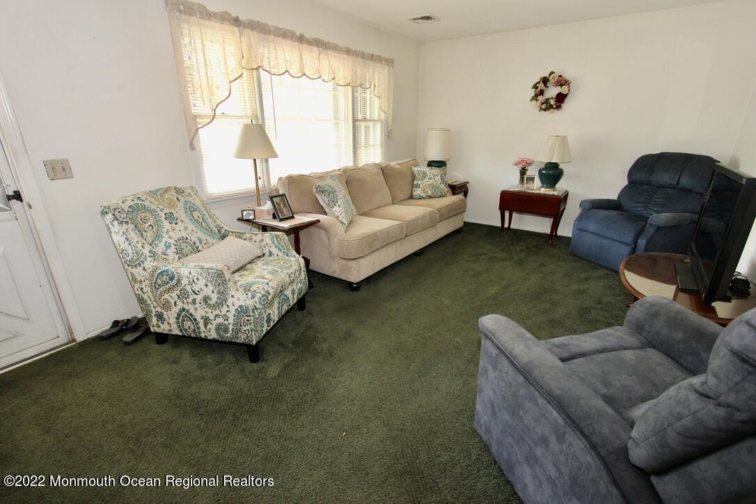 74 Beverly Beach Road Brick, NJ 08724 - Photo 10 of 46 F1A67960-6814-4EF9-AFCD-F78CBF289C6D_1_1