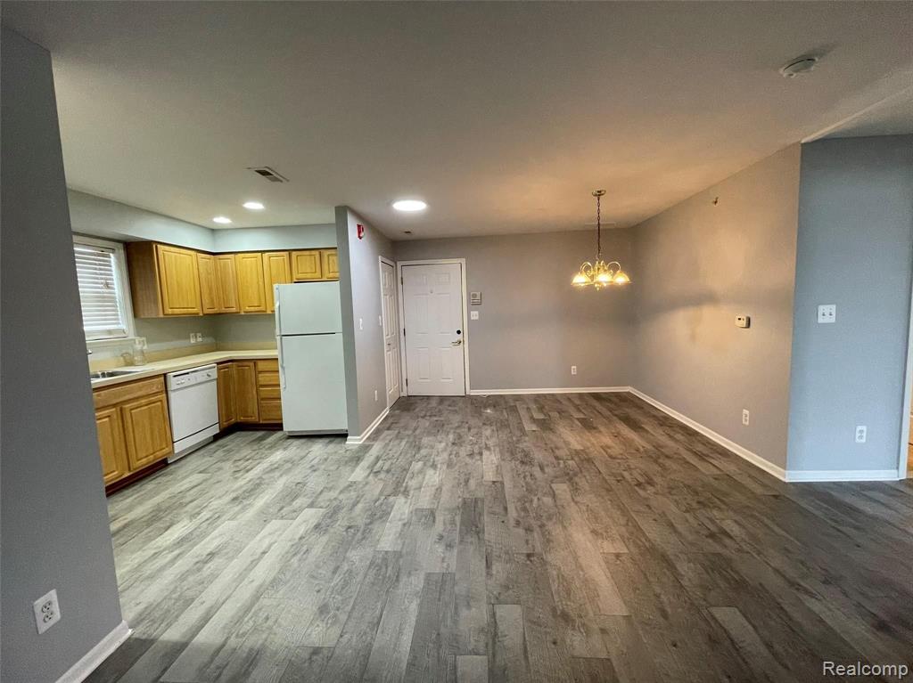 1125 Eureka Road, Unit 206 Wyandotte, MI 48192 - Photo 4 of 13