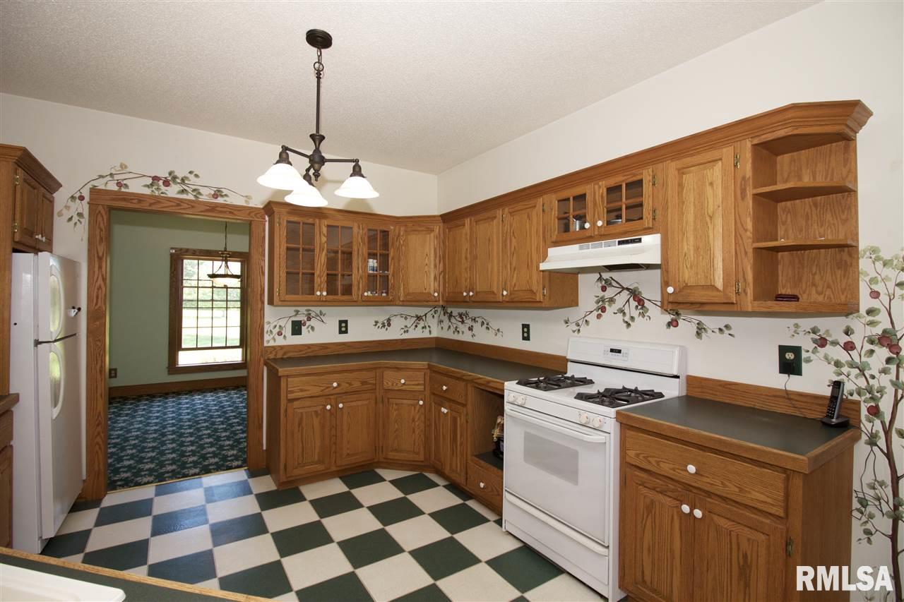 826 Columbia Road Washburn, IL 61570 - Photo 9 of 36 Gallery Image 9