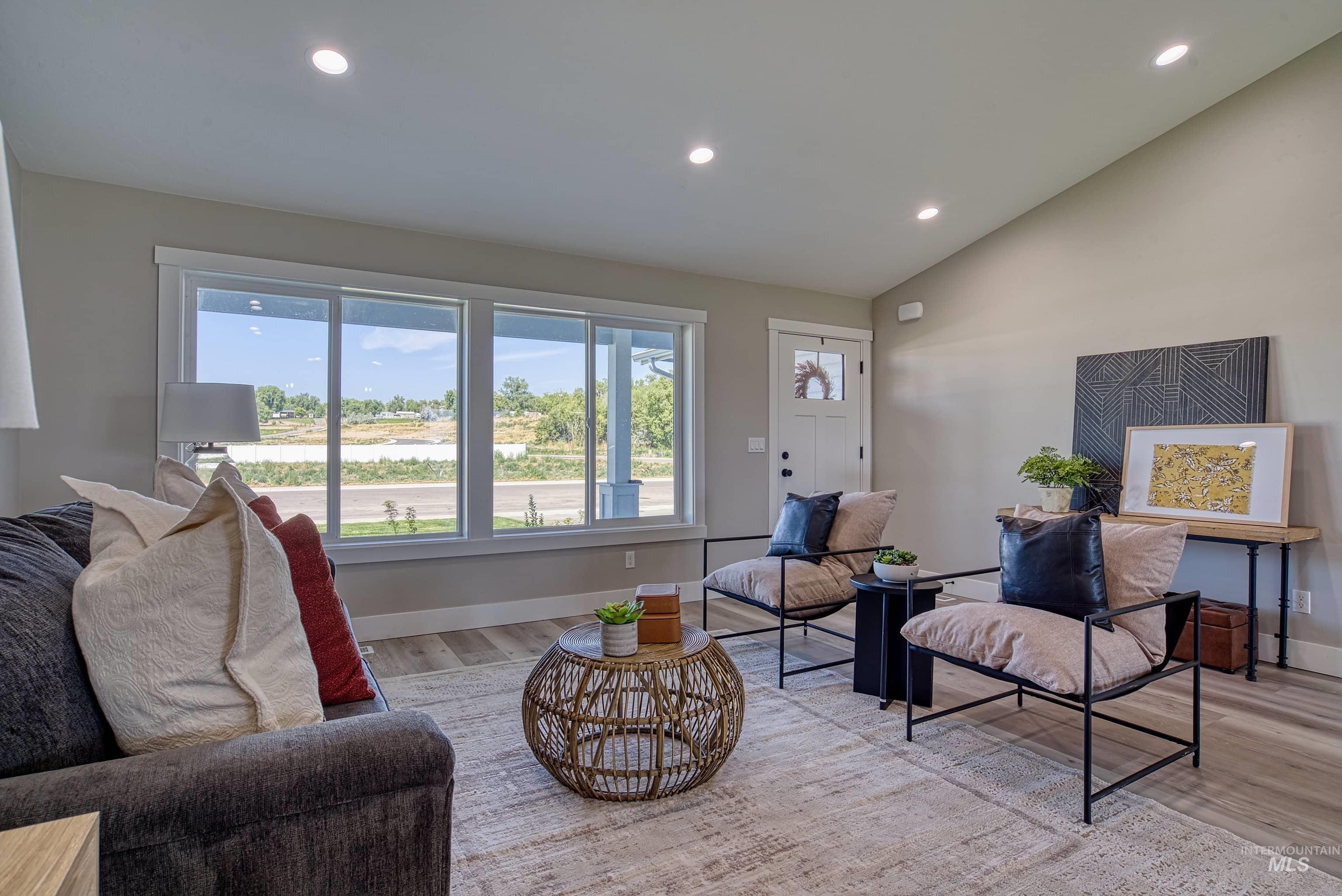 960 Campbell Street Vale, OR 97918 - Photo 13 of 49 Spacious living area featuring a vaulted ceiling and recessed lighting