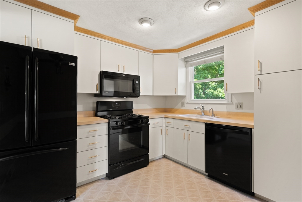115 Ryan Road Stoughton, MA 02072 - Photo 8 of 34 Gallery Image 8