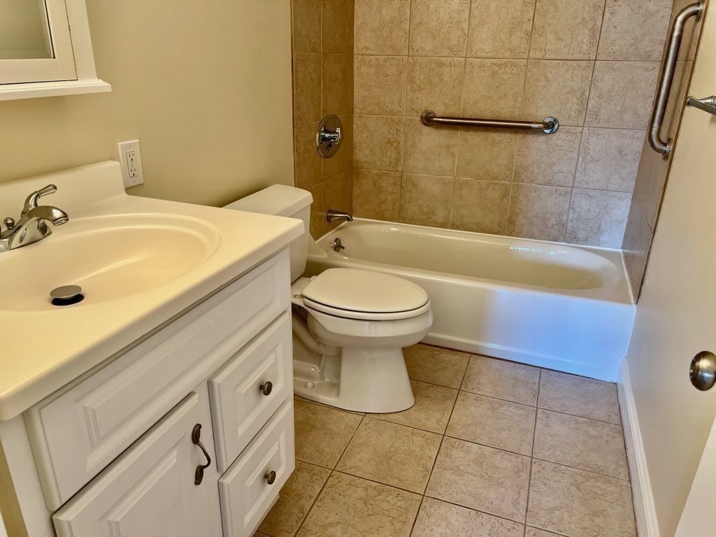 402 Paradise Road, Unit 1C Swampscott, MA 01907 - Photo 20 of 27