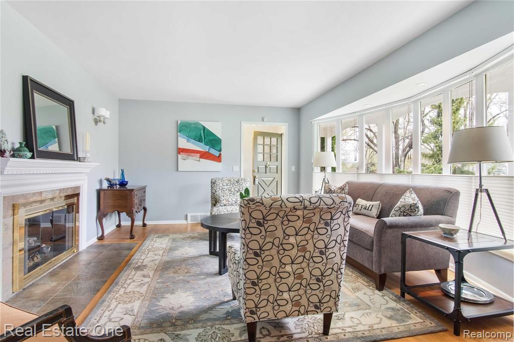 645 Cherry Tree Lane Rochester Hills, MI 48306 - Photo 5 of 43